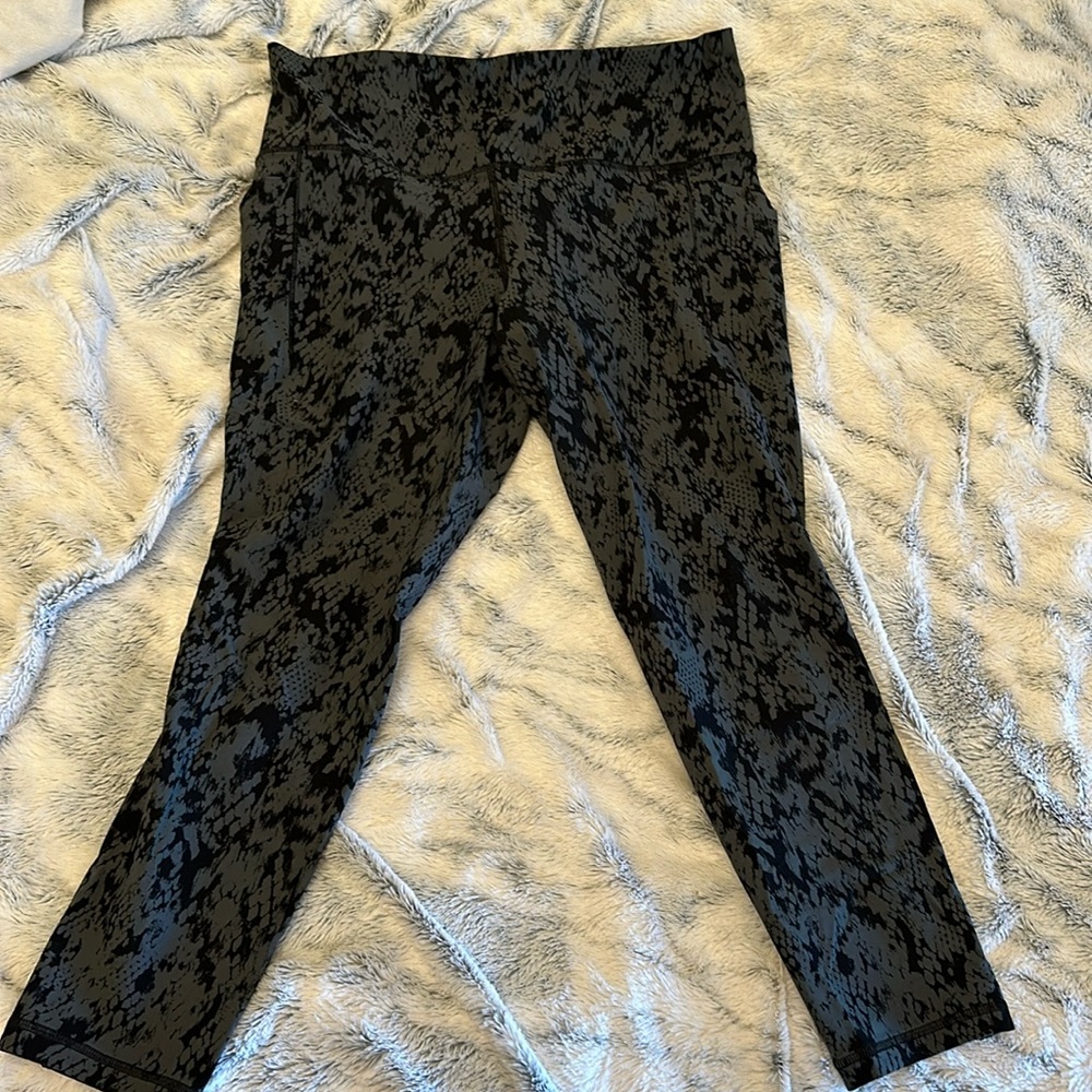 Athleta Salutation 7/8 tight